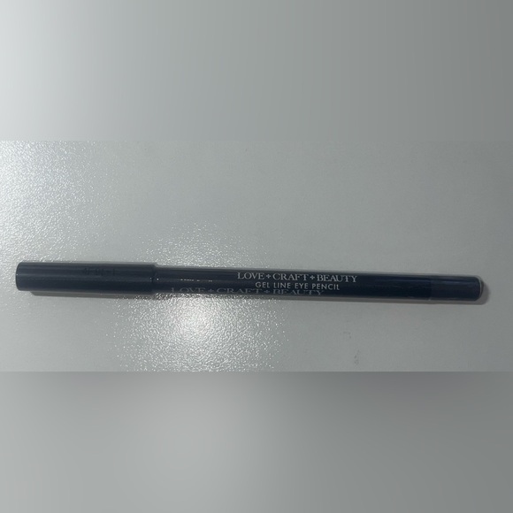 LOVE * CRAFT * BEAUTY
SEARCHLIGHT GEL LINE EYE PENCIL
Slate Black/Silver Shimmer - Picture 6 of 6